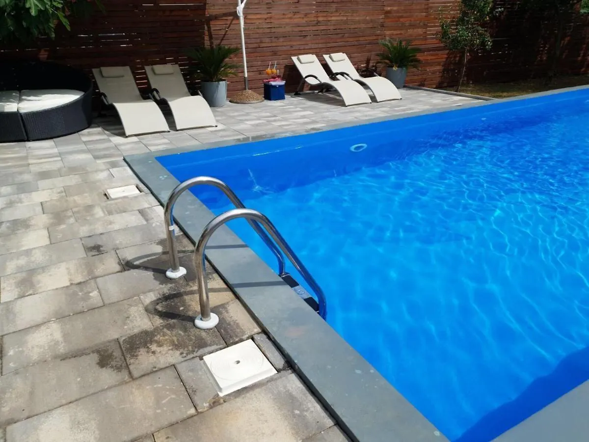 Haus Rita Private Pool 4 Person 2Badroom Loborika